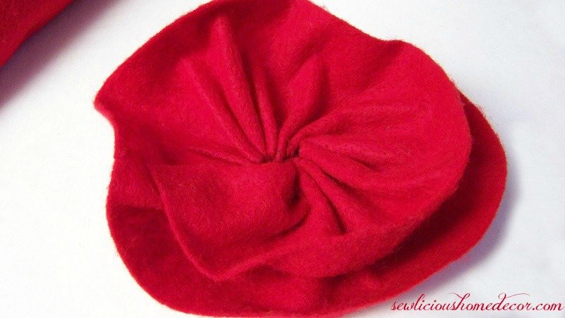 Felt Flower Tutorial by sewlicioushomedecor.com