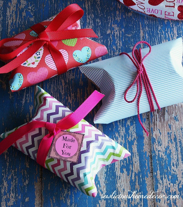 Valentine-Pillow-Boxes-free gift-tags at sewlicioushomedecor.com
