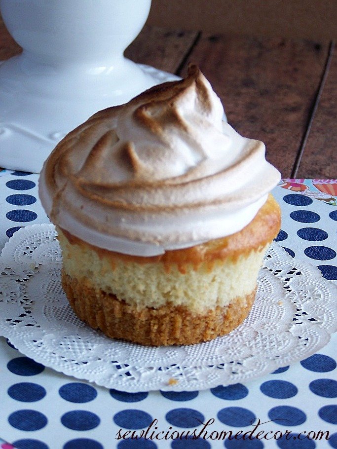 blueberry cupcake pie at sewlicioushomedecor.com