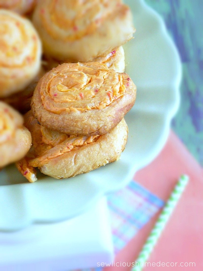 Pimento Cheese Pinwheels at sewlicioushomedecor.com