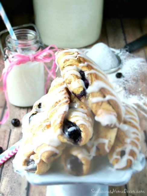 #Pillsbury-#Blueberry-Filled-Cinnamon-Rolls-by-SewliciousHomeDecor