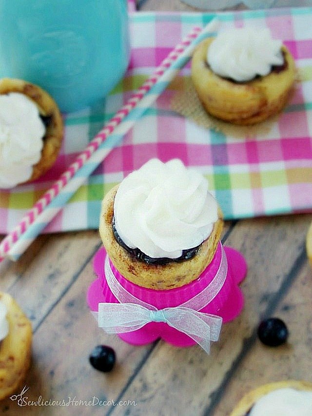  Blueberry cinnamon rolls.