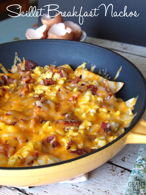 Skillet-Breakfast-Nachos-Watch-the-entire-pan-disapear