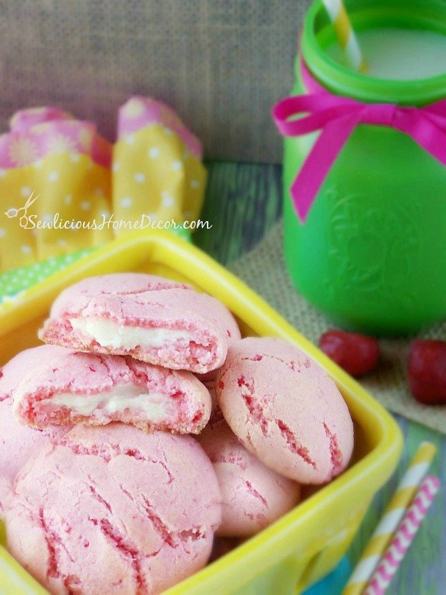Strawberry Cake Batter Cheesecake Cookies