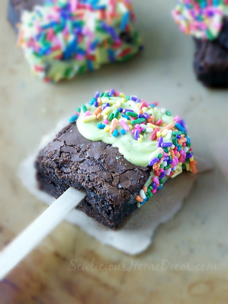 Brownie Popsicles at sewlicioushomedecor.com