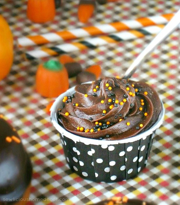 Easy Chocolate Ganache icing