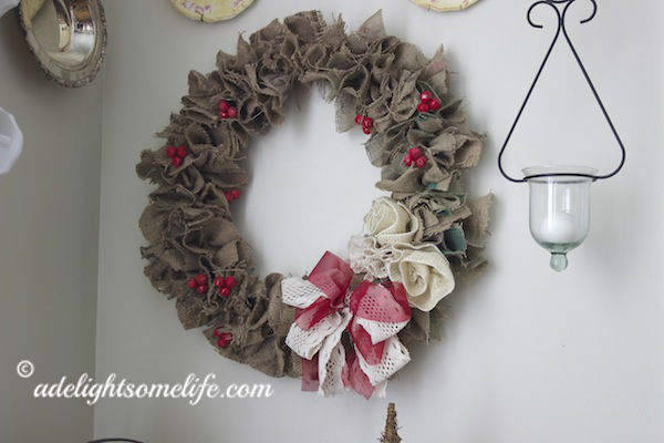 French-Farmhouse-Kitchen-closeup-burlap-Christmas-wreath
