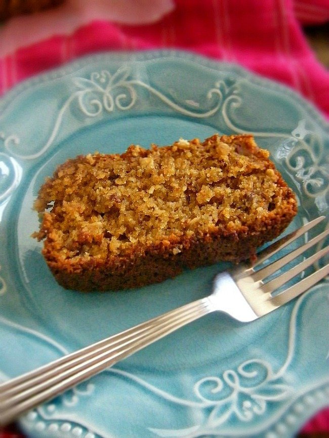 Breakfast Oatmeal Bread made with Old Fashioned Oats Vanilla Greek Yogurt and Bananas at sewlicioushomedecor
