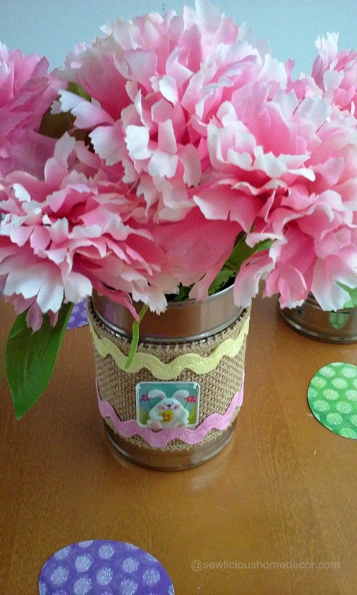 Easter Bunny Tin Cans. Just use empty tin cans and add Easter burlap or ribbon and fill with flowers. sewlicioushomedecor.com