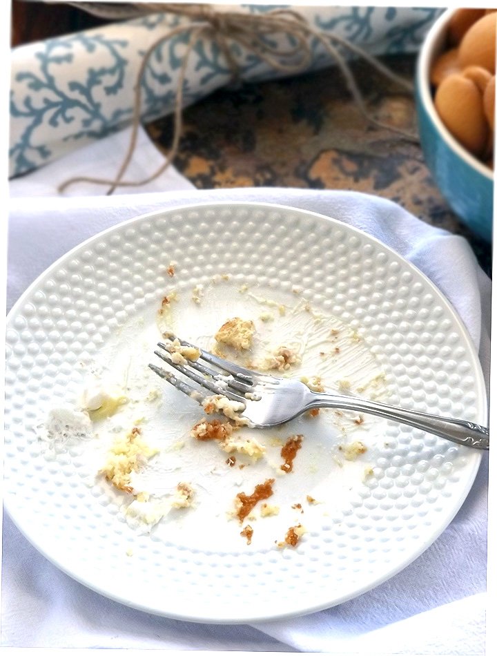 Delicious Banana Pudding Poke Cake sewlicioushomedecor