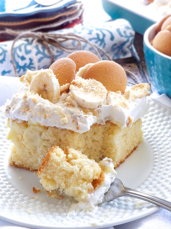 Warm and Delicious Southern Style Banana Pudding Poke Cake Recipe. sewlicioushomedecor.com
