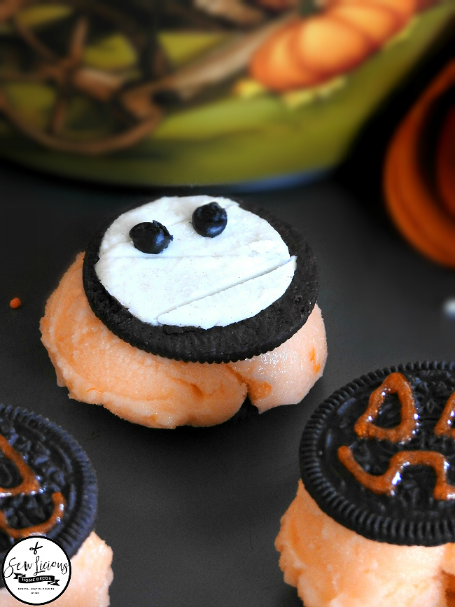 halloween-mummy-oreos-sewlicioushomedecor.com